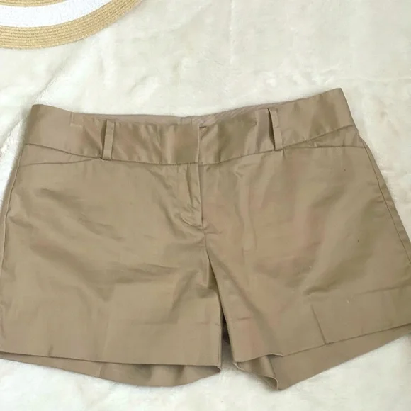 🛍️3/$25 SALE🛍️The Limited shinny khaki summer shorts - Picture 10 of 12